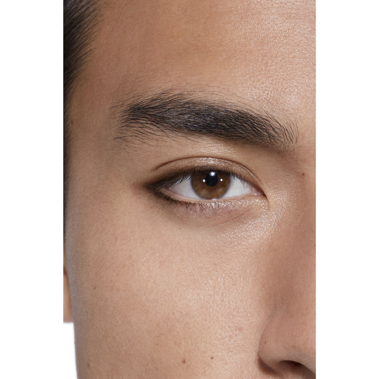 EL LÁPIZ DE OJOS 3 EN 1 PARA MÚLTIPLES LOOKS. ACABADO ULTRAMATE Y DE LARGA DURACIÓN
